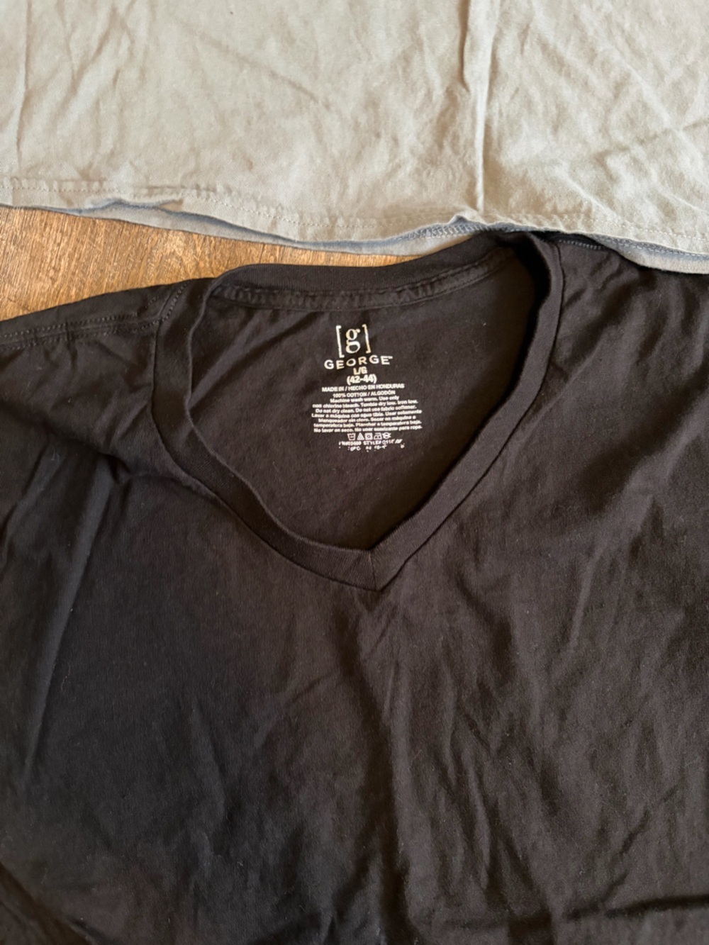 🌸 $10 SALE 🌸 George Men's Short-Sleeve Tee Pack in Light Gray and Black - Picture 6 of 8